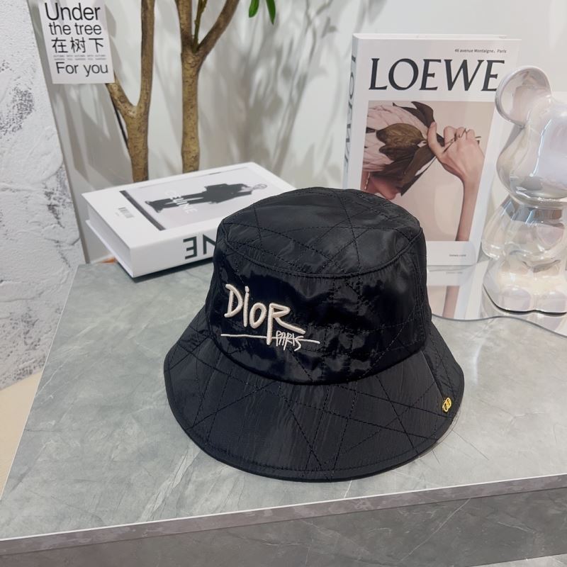 CHRISTIAN DIOR